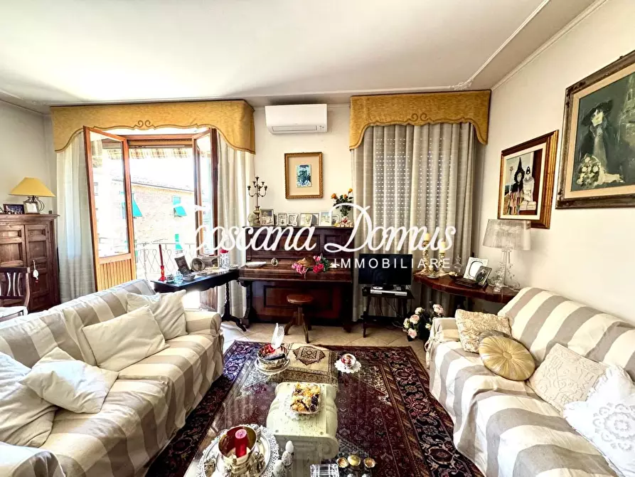 Immagine 2 di Appartamento in vendita  a Siena