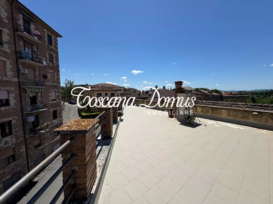 Immagine 17 di Appartamento in vendita  a Siena