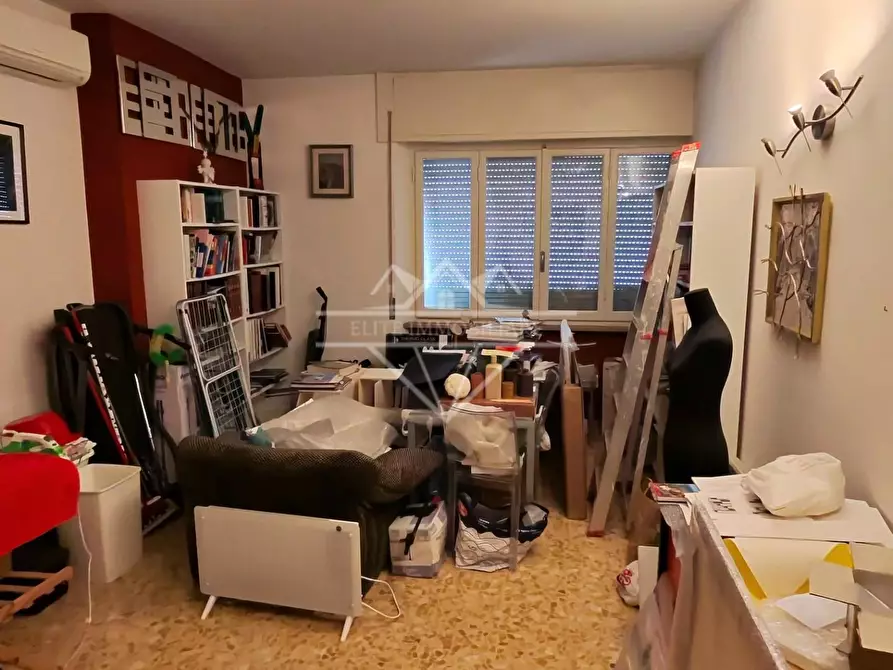 Immagine 2 di Appartamento in vendita  a Massa