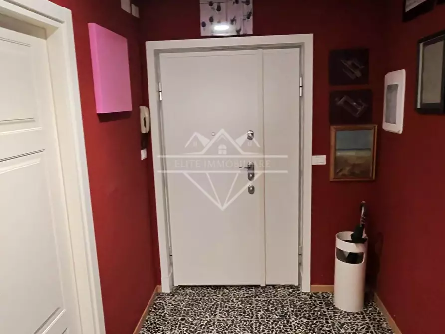 Immagine 4 di Appartamento in vendita  a Massa