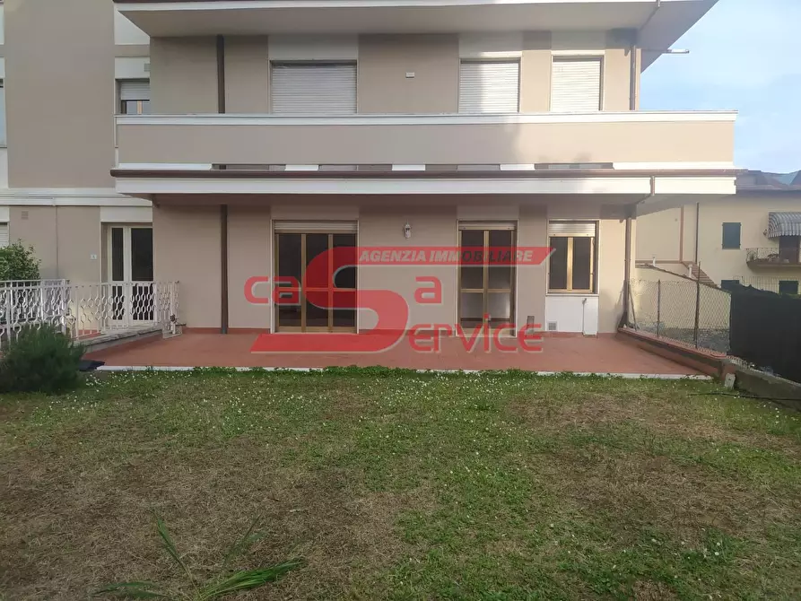 Immagine 2 di Appartamento in vendita  a Montecatini Terme