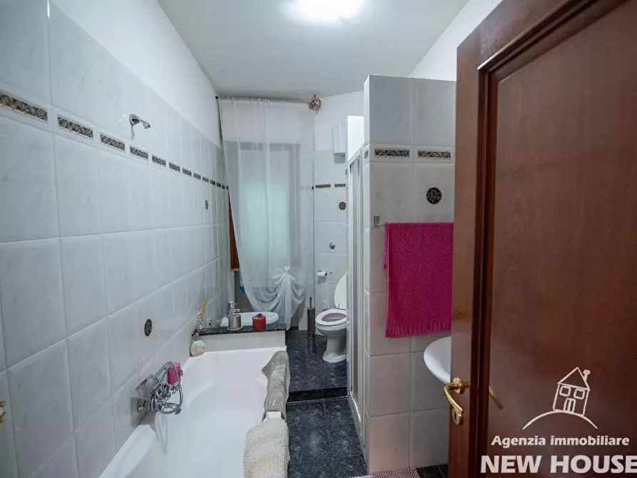 Immagine 9 di Villa in vendita  a Vecchiano