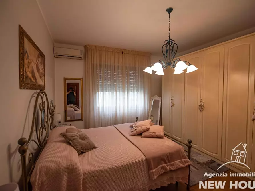 Immagine 12 di Villa in vendita  a Vecchiano