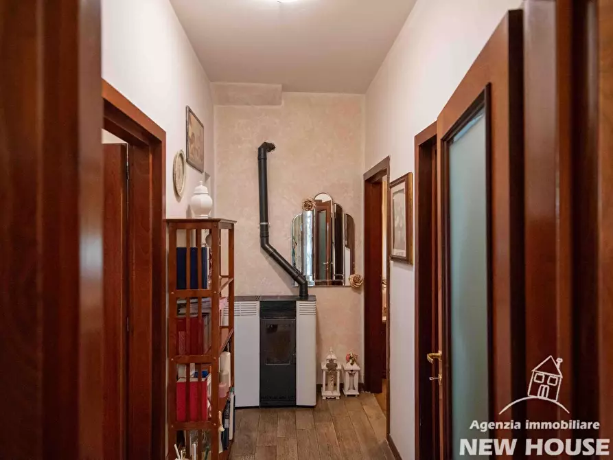 Immagine 6 di Villa in vendita  a Vecchiano