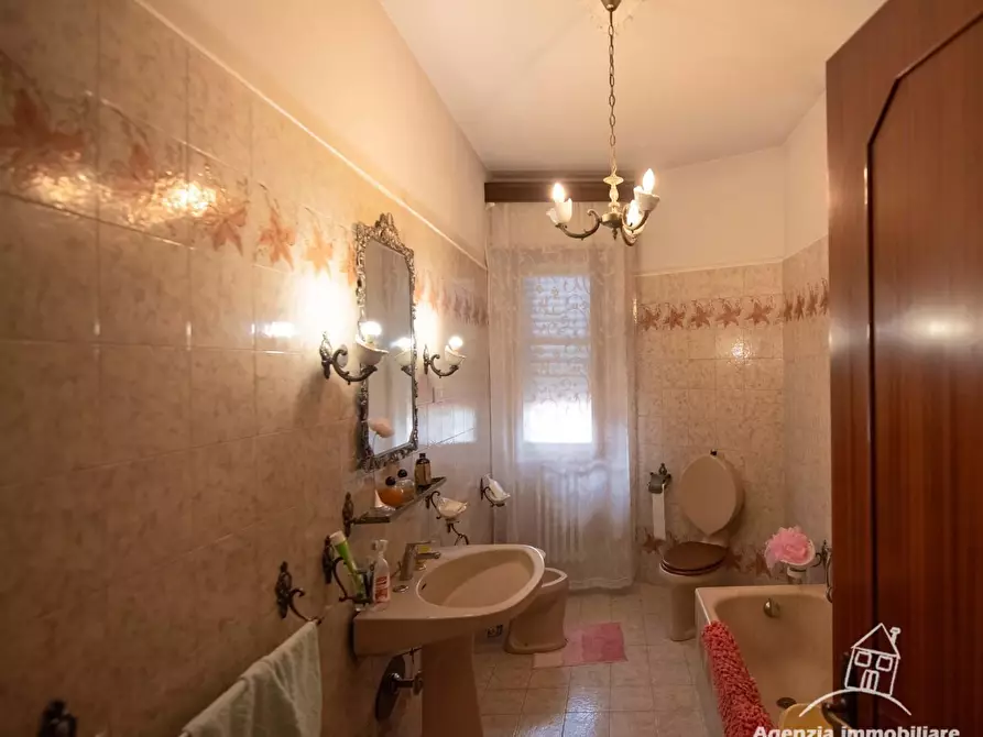 Immagine 15 di Villa in vendita  a Vecchiano