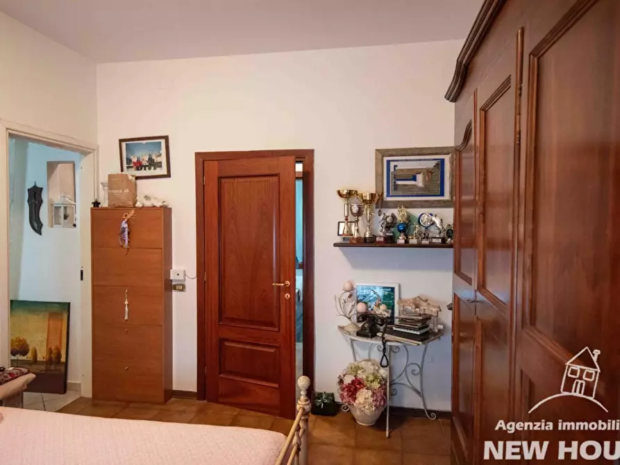 Immagine 5 di Villa in vendita  a Vecchiano