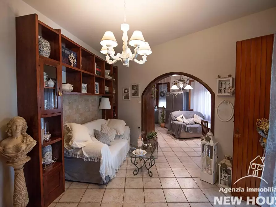 Immagine 7 di Villa in vendita  a Vecchiano