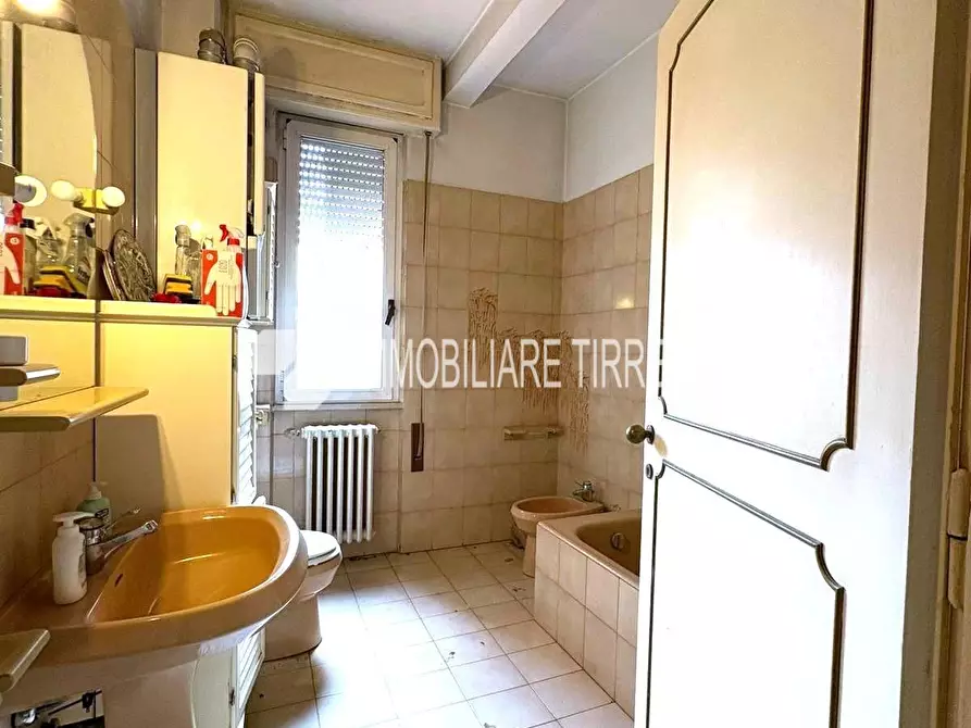 Immagine 11 di Appartamento in vendita  a Massa