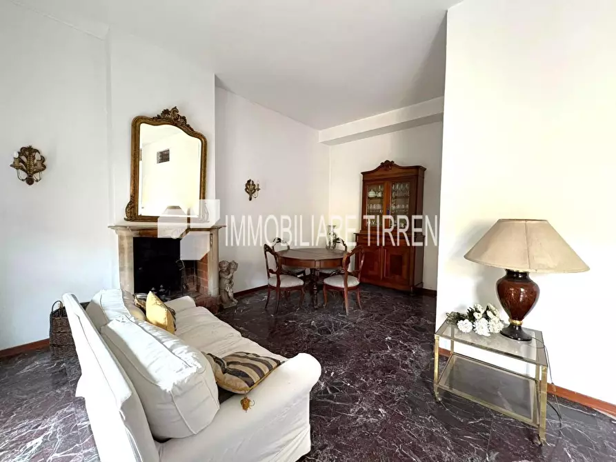 Immagine 2 di Appartamento in vendita  a Massa