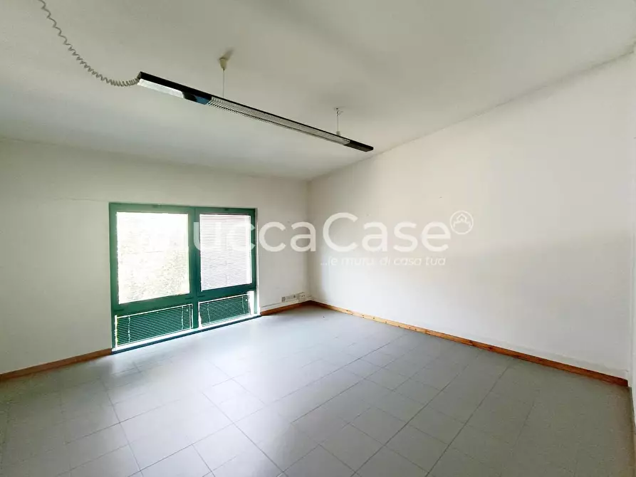 Immagine 3 di Ufficio in affitto  a Lucca