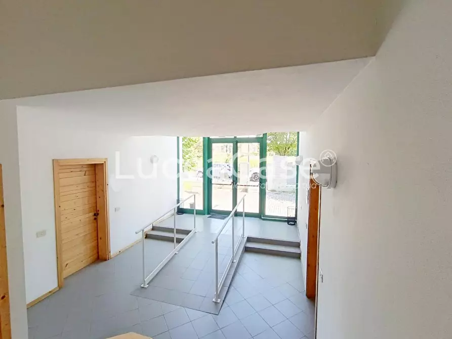 Immagine 14 di Ufficio in affitto  a Lucca