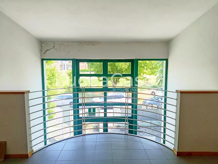 Immagine 12 di Ufficio in affitto  a Lucca