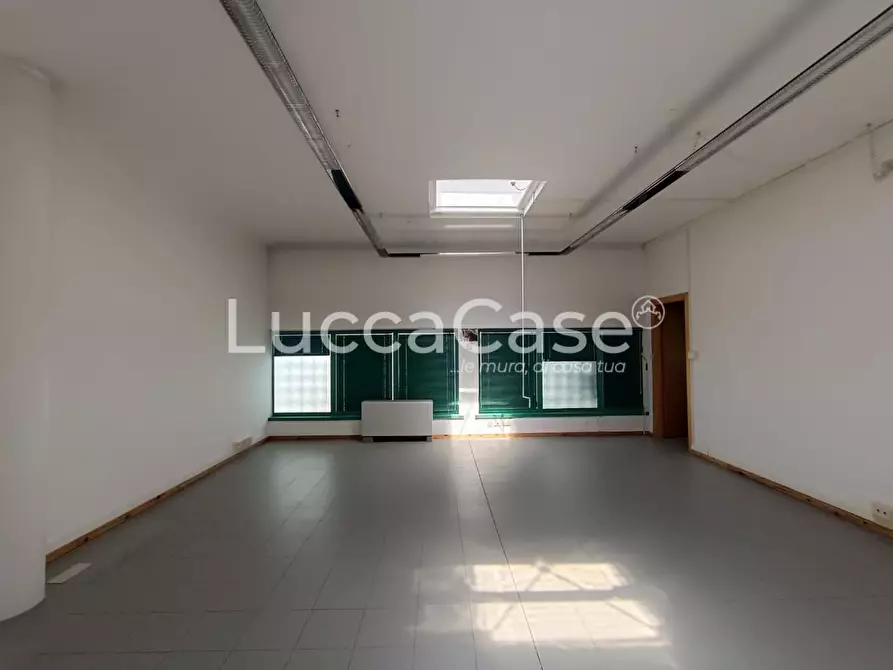 Immagine 6 di Ufficio in affitto  a Lucca