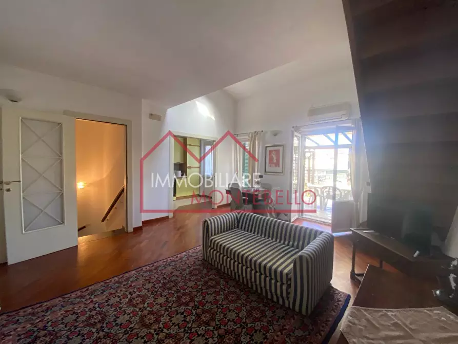 Immagine 21 di Villa in vendita  a Viareggio