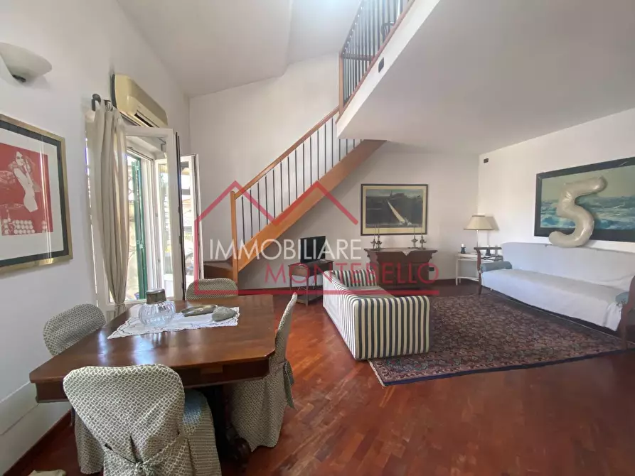 Immagine 13 di Villa in vendita  a Viareggio