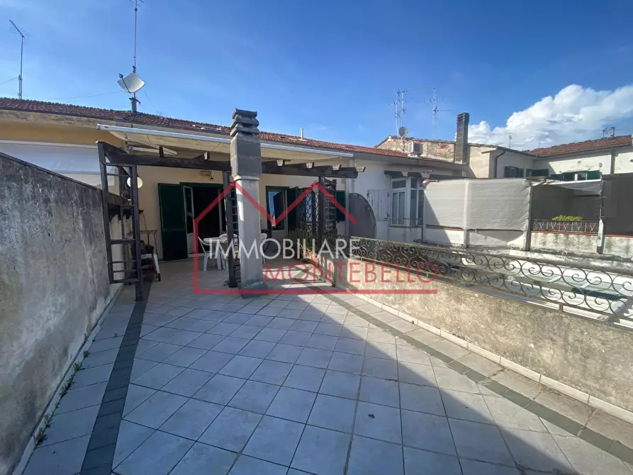 Immagine 19 di Villa in vendita  a Viareggio