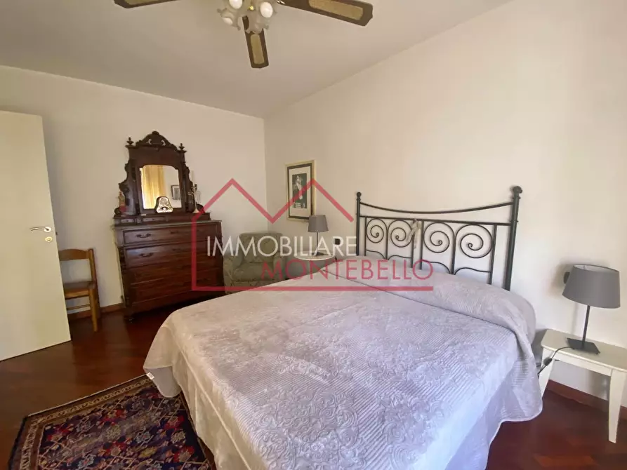 Immagine 17 di Villa in vendita  a Viareggio