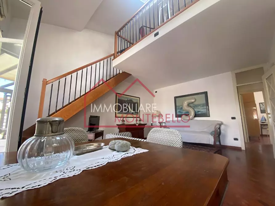 Immagine 16 di Villa in vendita  a Viareggio