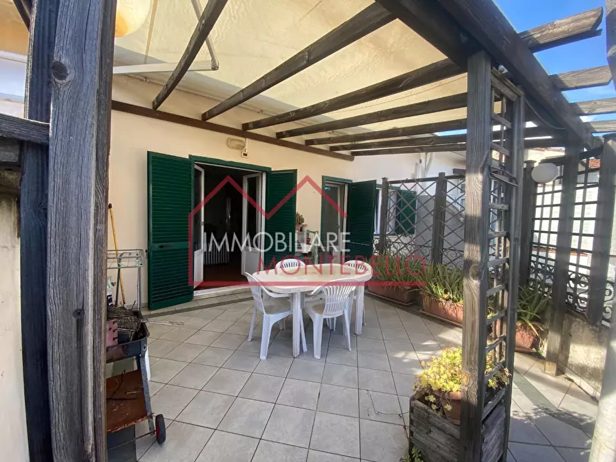 Immagine 20 di Villa in vendita  a Viareggio