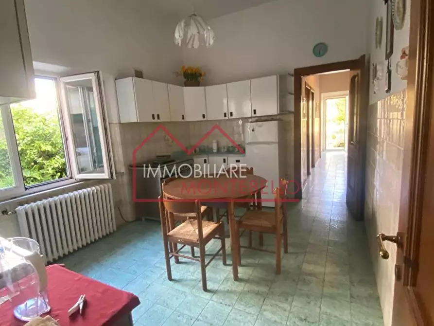 Immagine 42 di Villa in vendita  a Viareggio