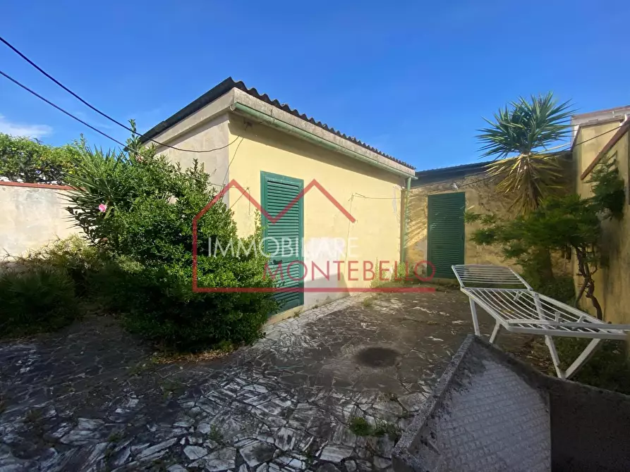 Immagine 46 di Villa in vendita  a Viareggio
