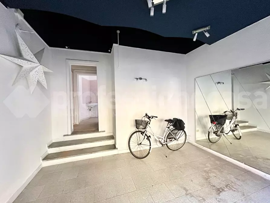 Immagine 1 di Locale commerciale in vendita  a Pisa