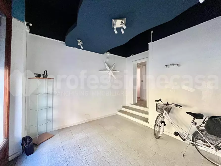 Immagine 2 di Locale commerciale in vendita  a Pisa