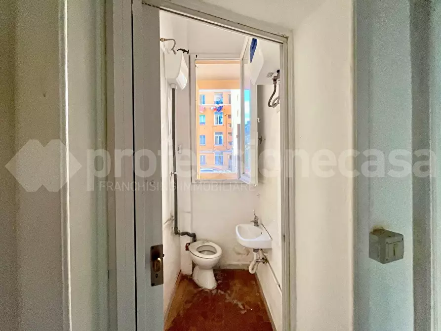 Immagine 13 di Locale commerciale in vendita  a Pisa