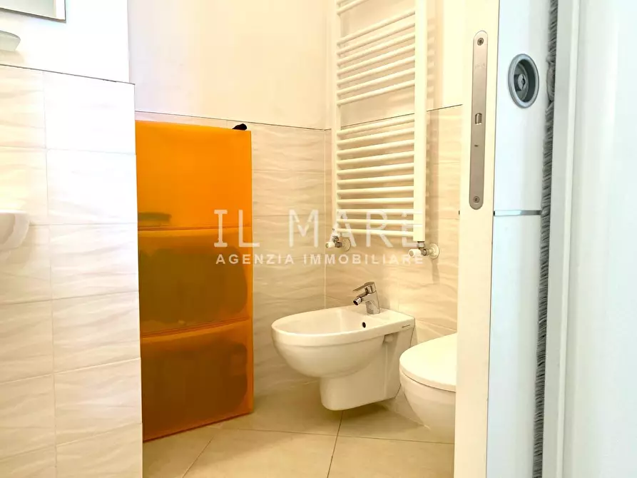 Immagine 21 di Appartamento in vendita  a Massa