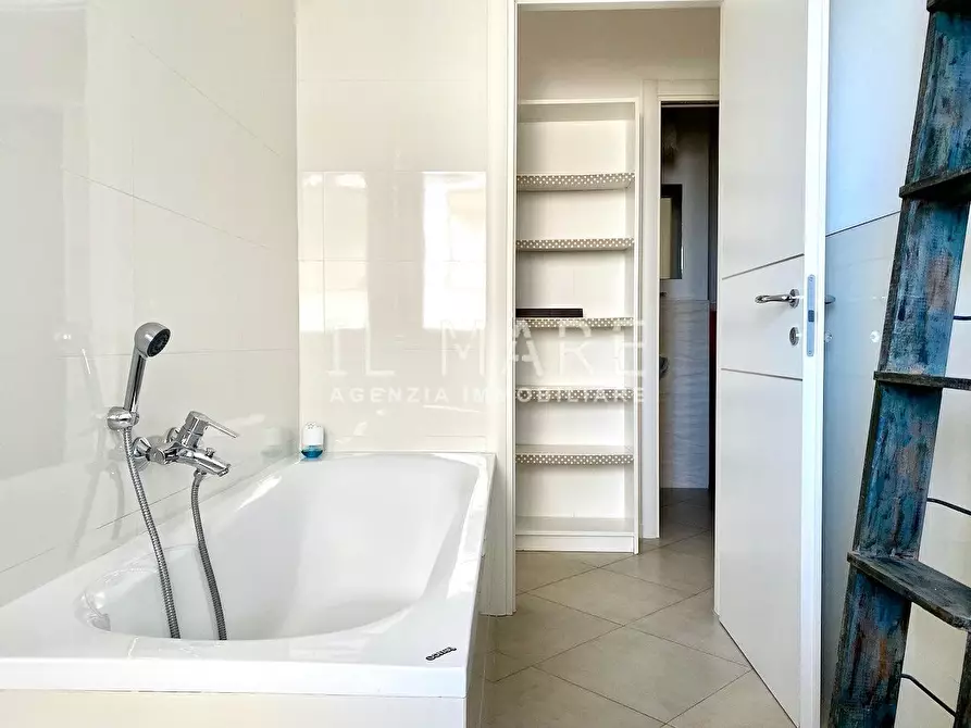 Immagine 19 di Appartamento in vendita  a Massa