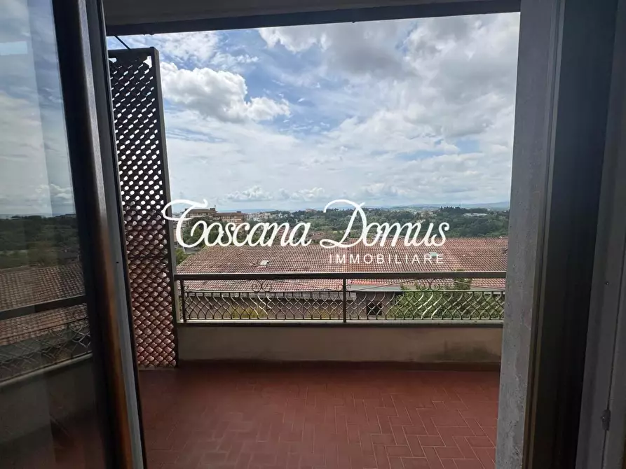 Immagine 11 di Appartamento in vendita  a Siena