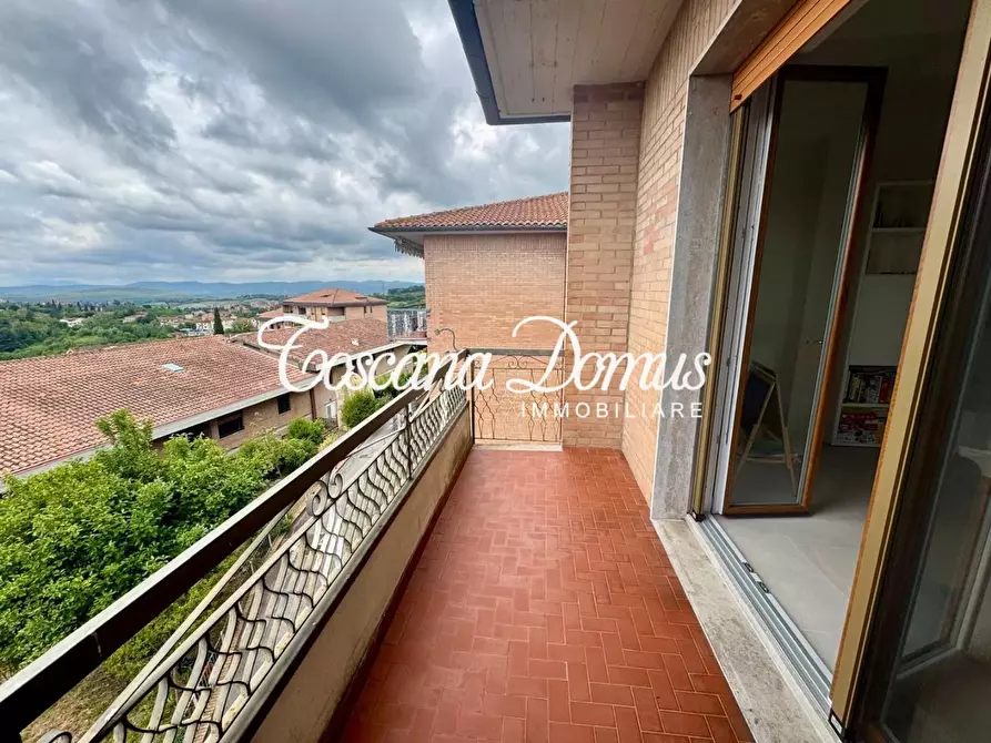 Immagine 9 di Appartamento in vendita  a Siena