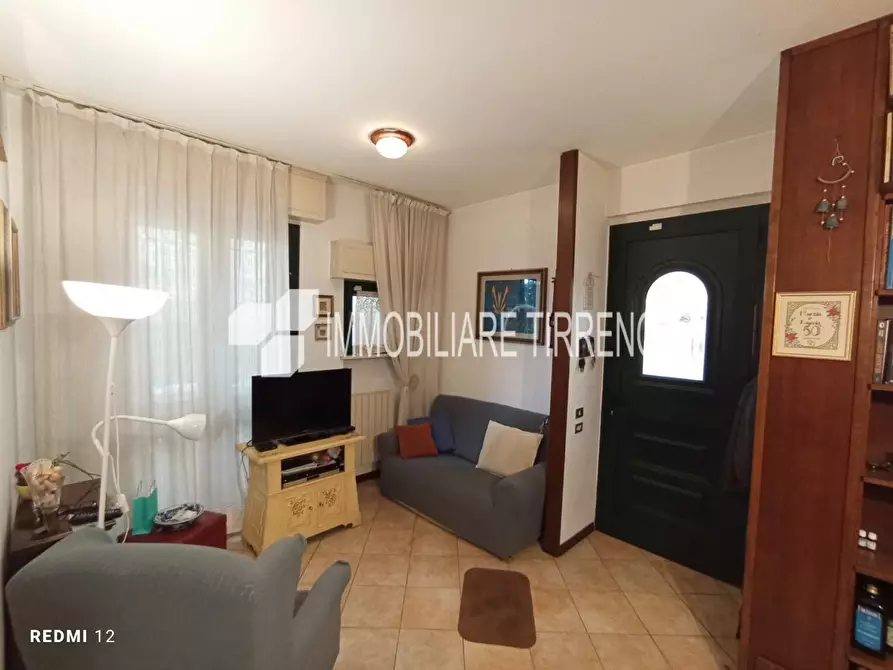 Immagine 8 di Villetta a schiera in vendita  a Massa