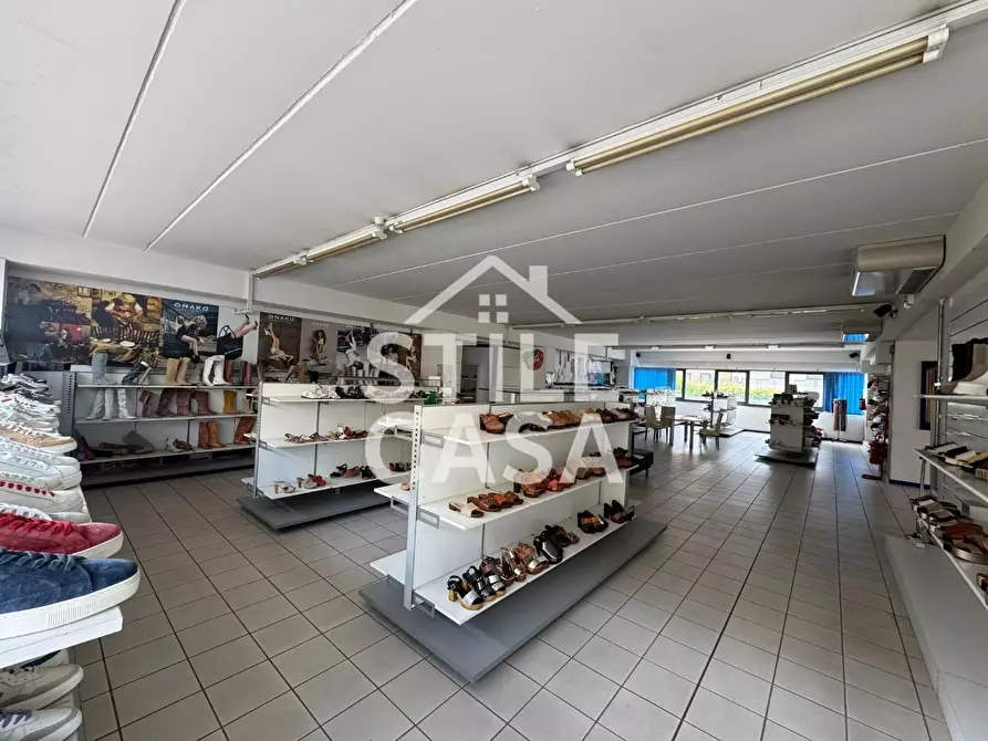 Immagine 3 di Capannone industriale in vendita  a Altopascio