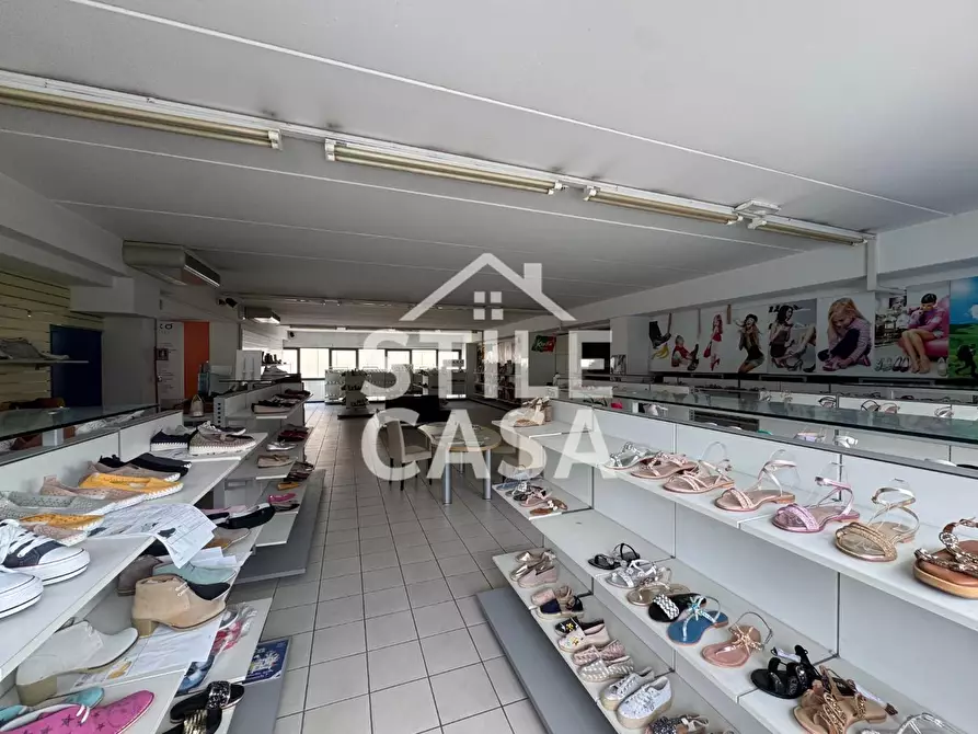 Immagine 4 di Capannone industriale in vendita  a Altopascio