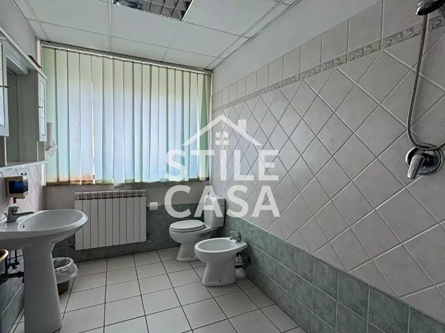 Immagine 17 di Capannone industriale in affitto  a Altopascio