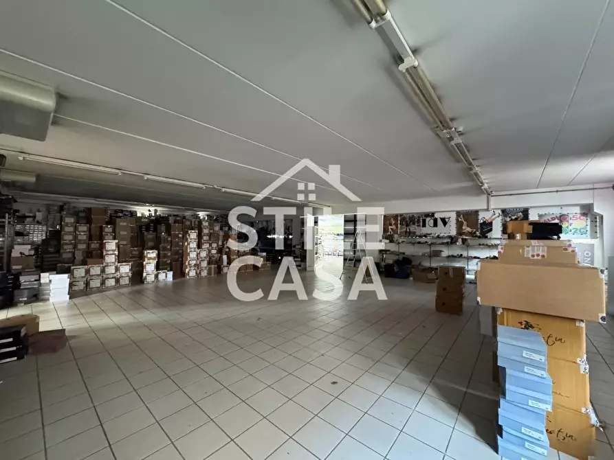 Immagine 7 di Capannone industriale in affitto  a Altopascio