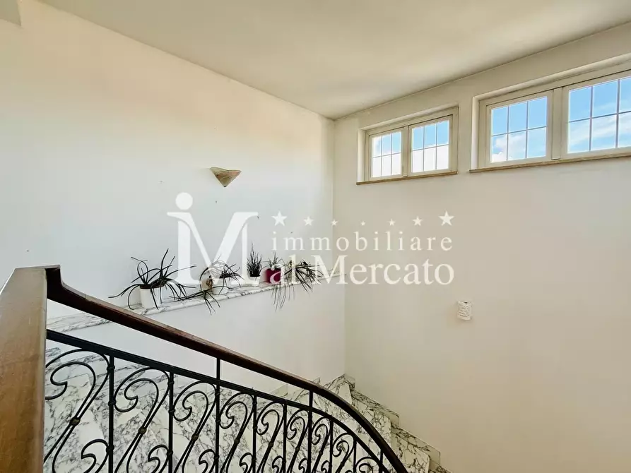 Immagine 39 di Porzione di casa in vendita  a Viareggio