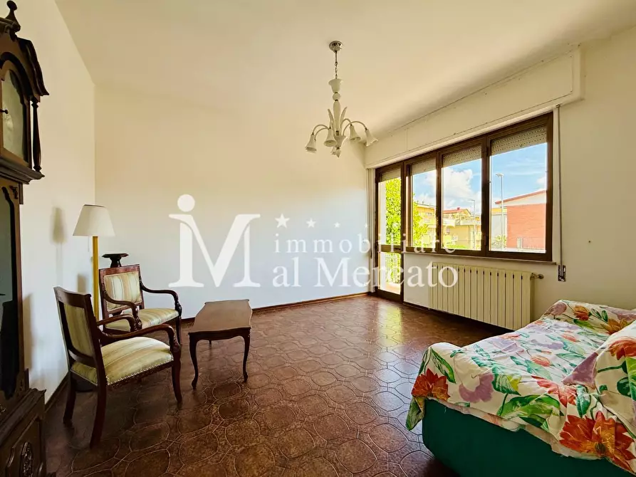 Immagine 24 di Porzione di casa in vendita  a Viareggio