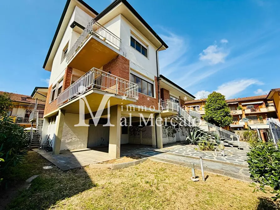 Immagine 65 di Porzione di casa in vendita  a Viareggio