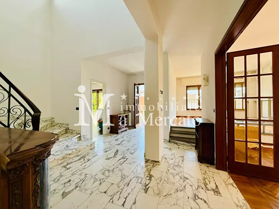 Immagine 5 di Porzione di casa in vendita  a Viareggio