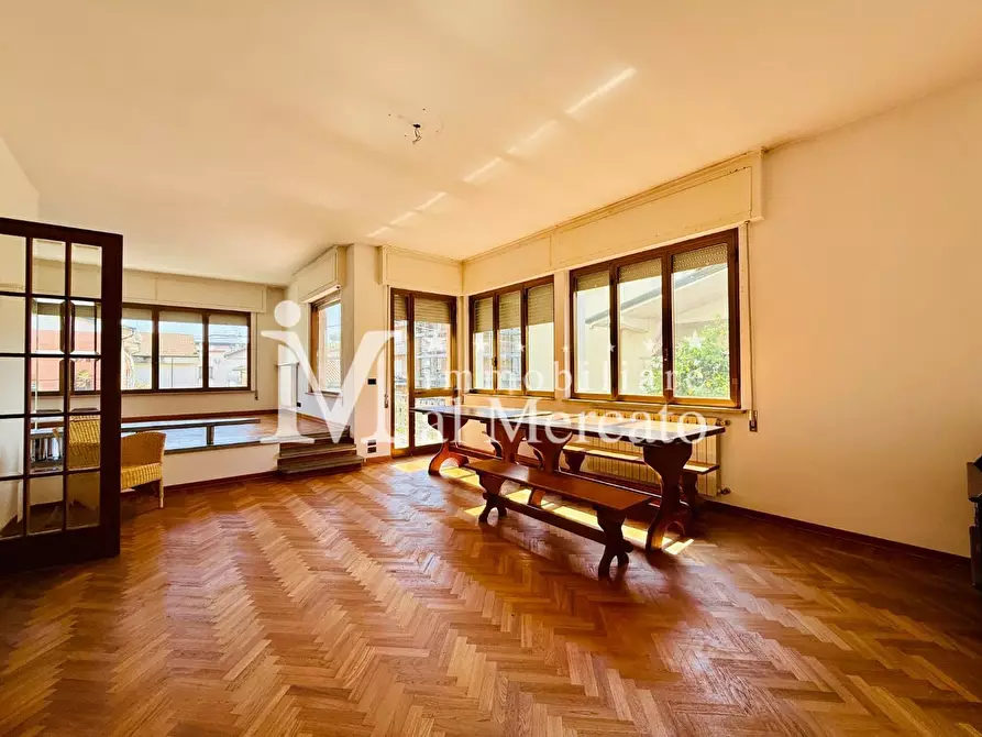 Immagine 12 di Porzione di casa in vendita  a Viareggio