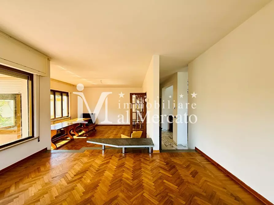 Immagine 13 di Porzione di casa in vendita  a Viareggio