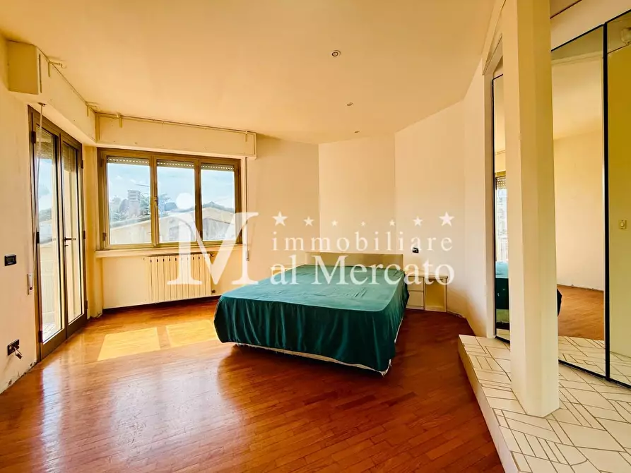 Immagine 46 di Porzione di casa in vendita  a Viareggio