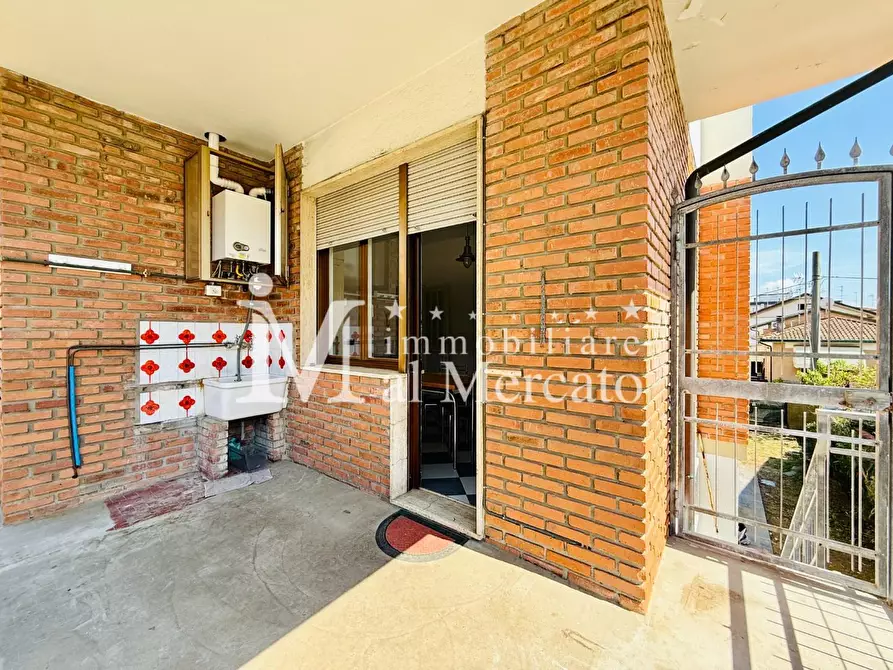 Immagine 33 di Porzione di casa in vendita  a Viareggio