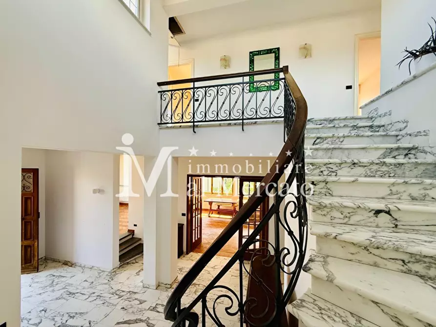 Immagine 10 di Porzione di casa in vendita  a Viareggio