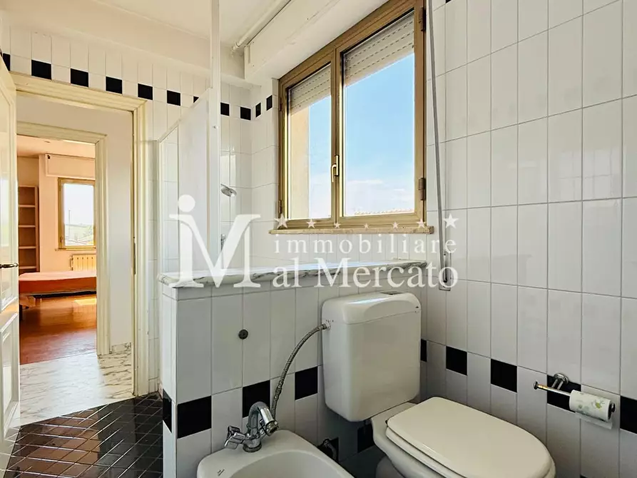 Immagine 60 di Porzione di casa in vendita  a Viareggio