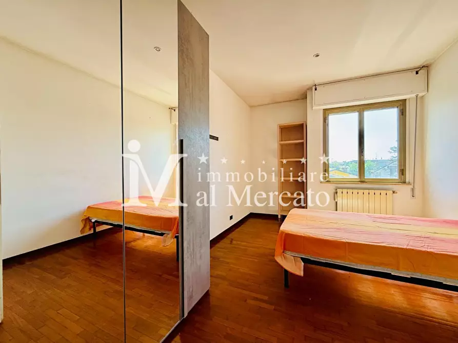 Immagine 42 di Porzione di casa in vendita  a Viareggio