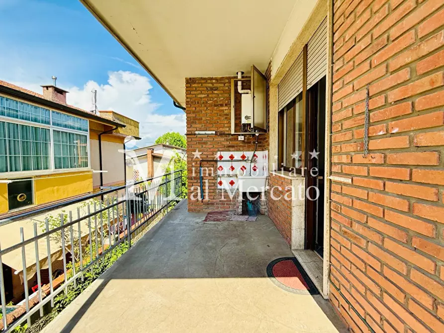 Immagine 32 di Porzione di casa in vendita  a Viareggio