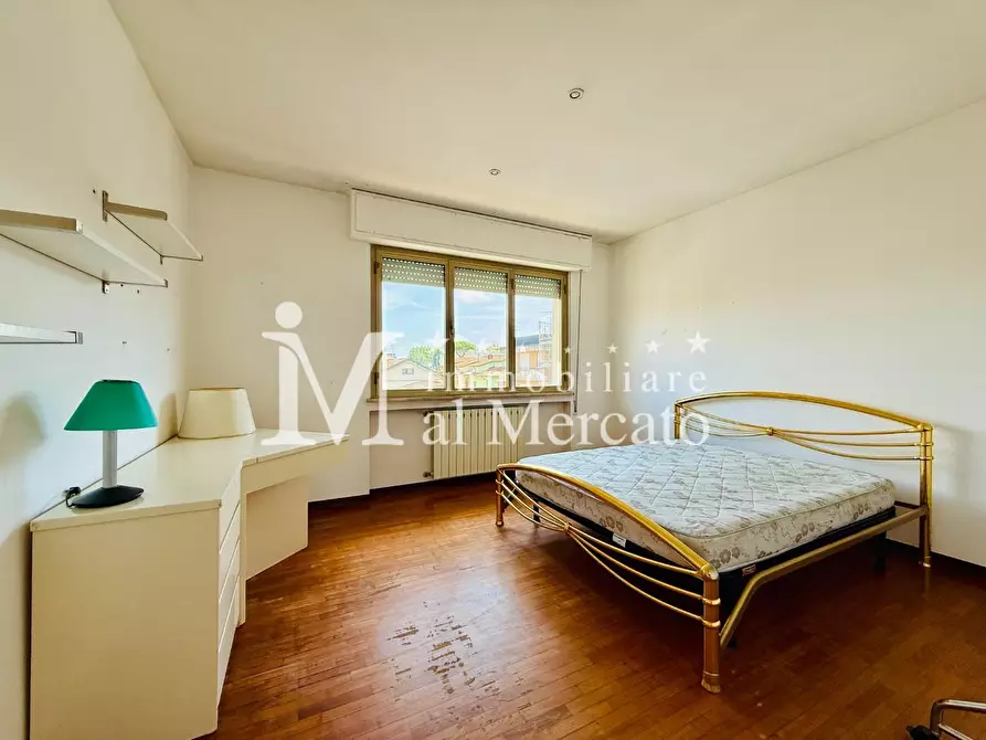 Immagine 49 di Porzione di casa in vendita  a Viareggio